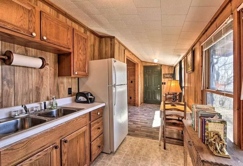 Secluded Ridgetop Hideaway W/ Valley Views!