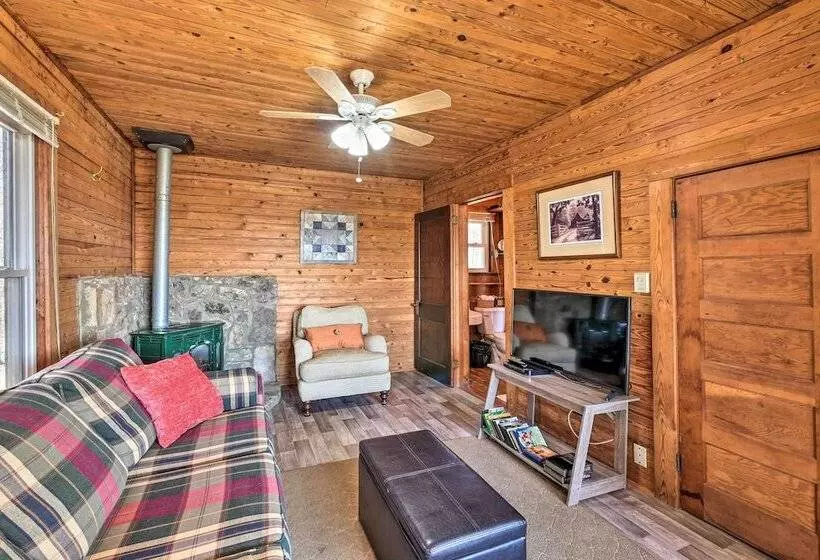 Secluded Ridgetop Hideaway W/ Valley Views!