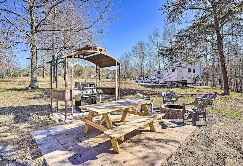 Lakefront Cabin W/ Deck, Fire Pit In Trenton!