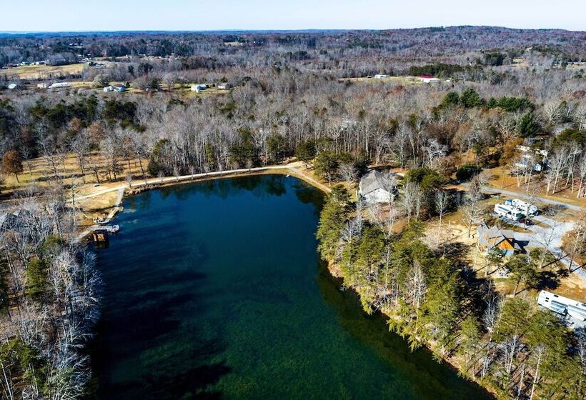 Lakefront Cabin W/ Deck, Fire Pit In Trenton!