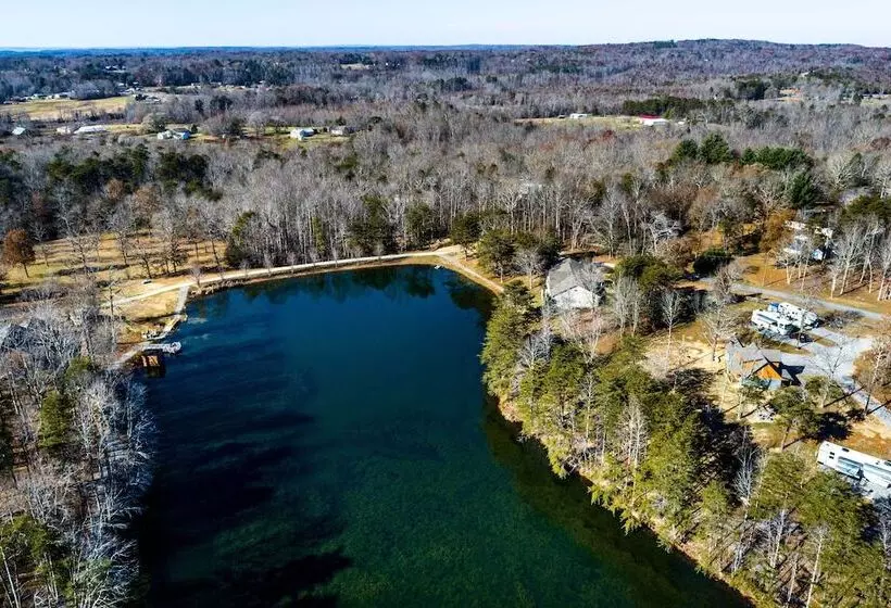 Lakefront Cabin W/ Deck, Fire Pit In Trenton!
