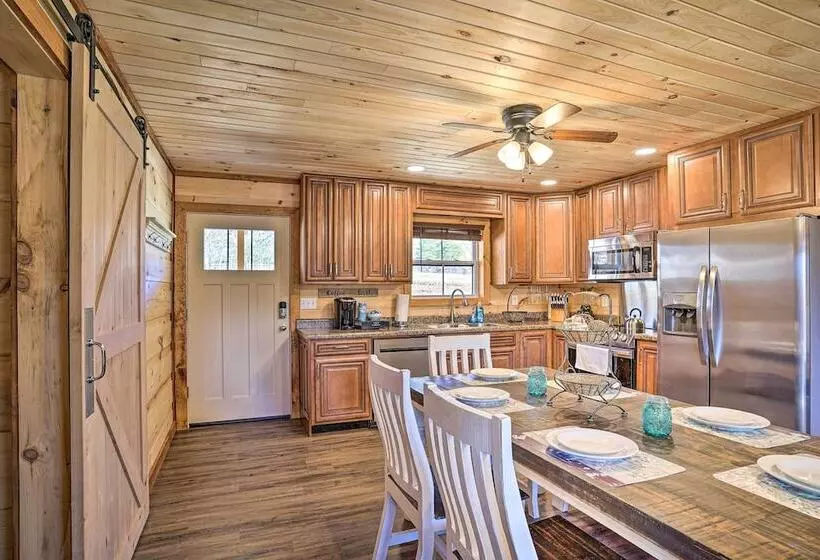 Lakefront Cabin W/ Deck, Fire Pit In Trenton!