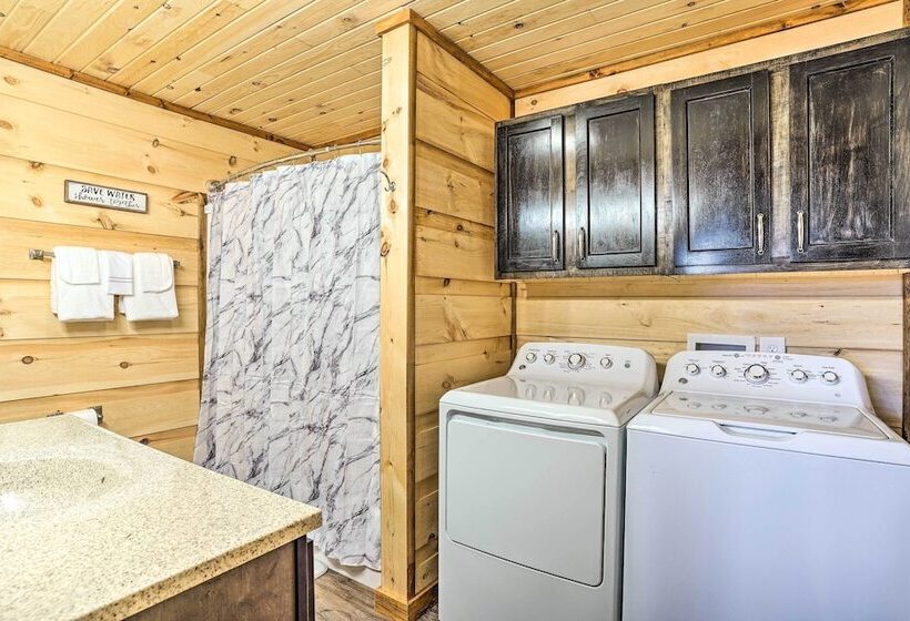 Lakefront Cabin W/ Deck, Fire Pit In Trenton!