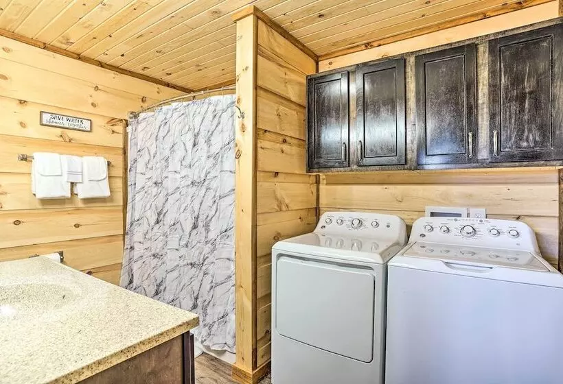 Lakefront Cabin W/ Deck, Fire Pit In Trenton!