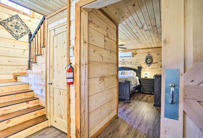 Lakefront Cabin W/ Deck, Fire Pit In Trenton!