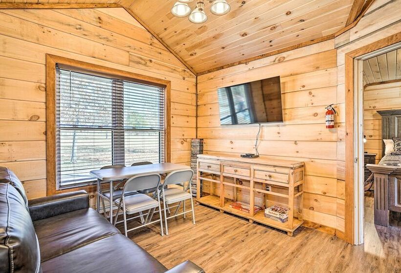 Lakefront Cabin W/ Deck, Fire Pit In Trenton!