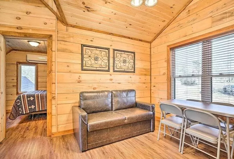 Lakefront Cabin W/ Deck, Fire Pit In Trenton!