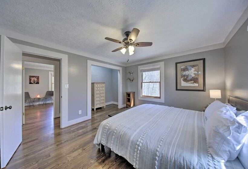 2 Mi To Lake: Blue Ridge Yellowbird Cottage