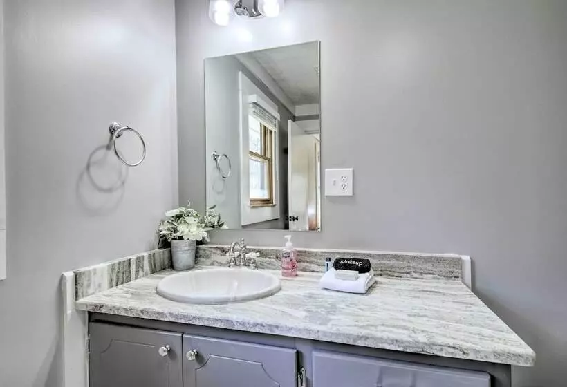 2 Mi To Lake: Blue Ridge  Yellowbird Cottage