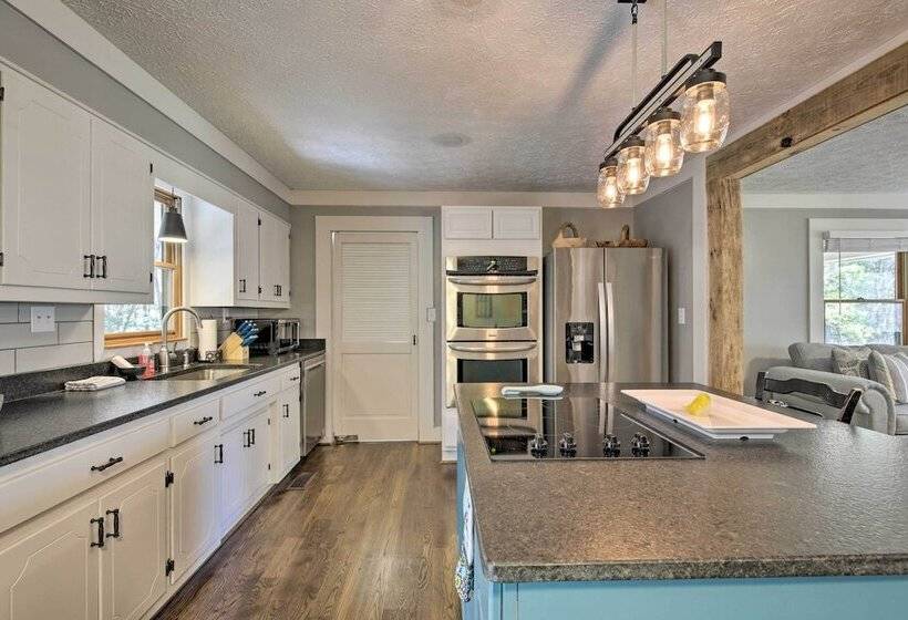 2 Mi To Lake: Blue Ridge Yellowbird Cottage