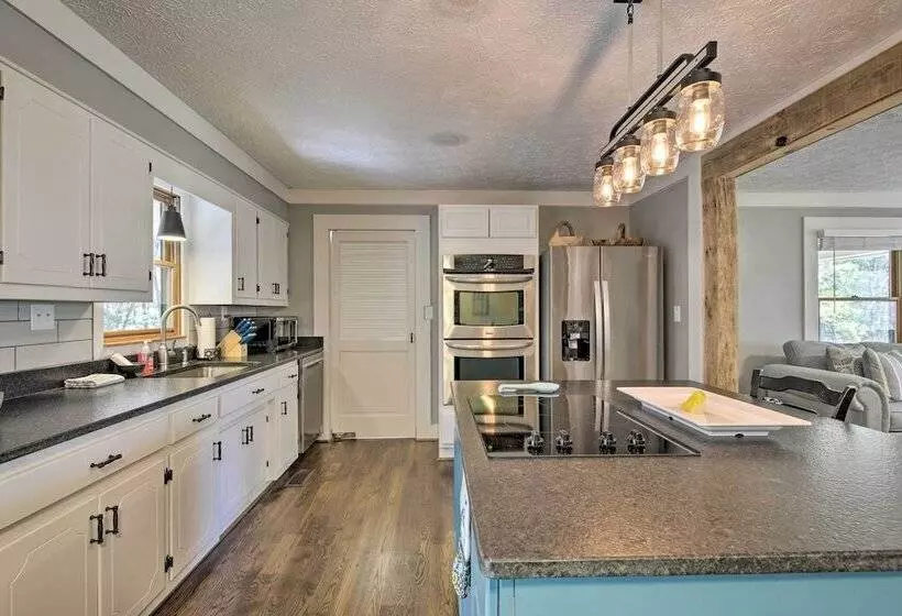 2 Mi To Lake: Blue Ridge  Yellowbird Cottage