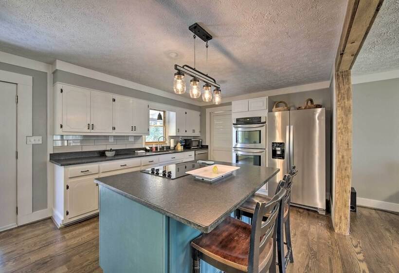 2 Mi To Lake: Blue Ridge Yellowbird Cottage