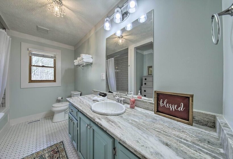 2 Mi To Lake: Blue Ridge Yellowbird Cottage