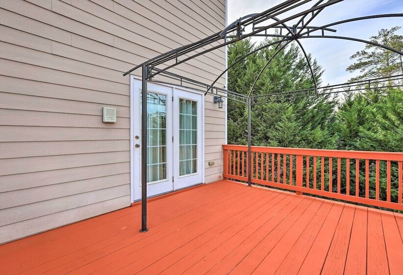 Spacious Atlanta Home W/ Deck & Seasonal Pool!