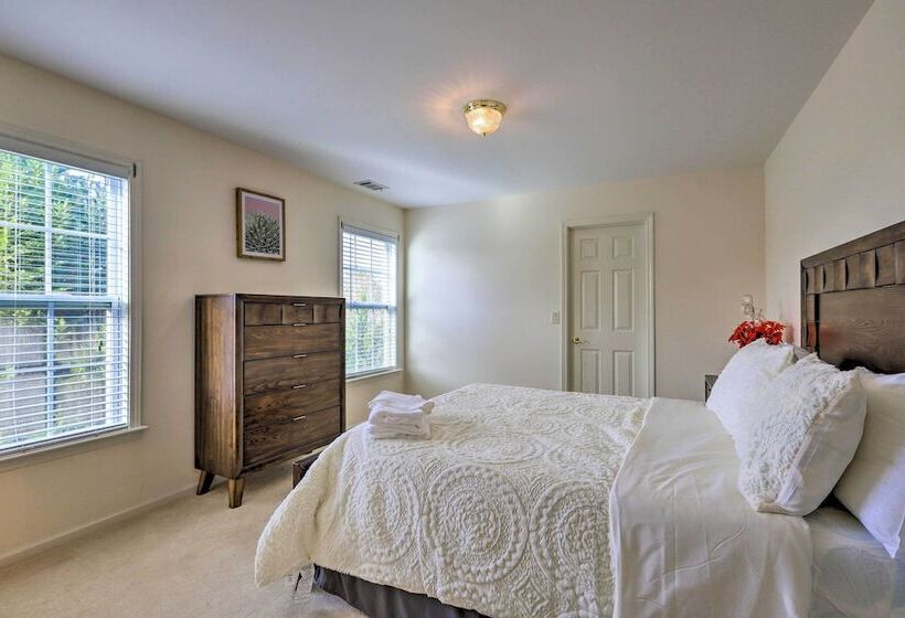 Spacious Atlanta Home W/ Deck & Seasonal Pool!