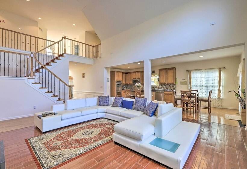 Spacious Atlanta Home W/ Deck & Seasonal Pool!