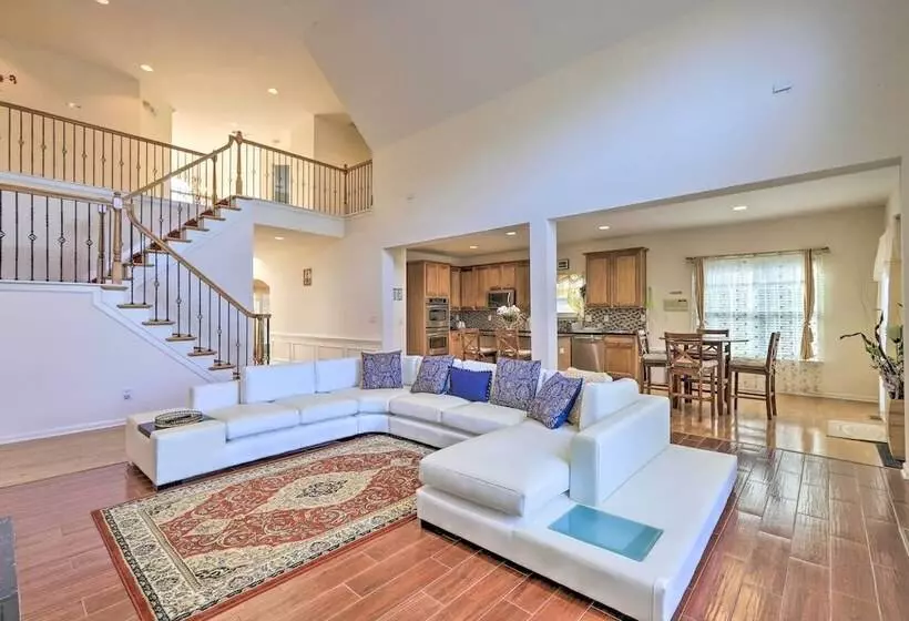 Spacious Atlanta Home W/ Deck & Seasonal Pool!