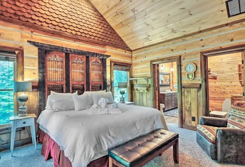 Spacious Blue Ridge Cabin W/ Private Hot Tub!