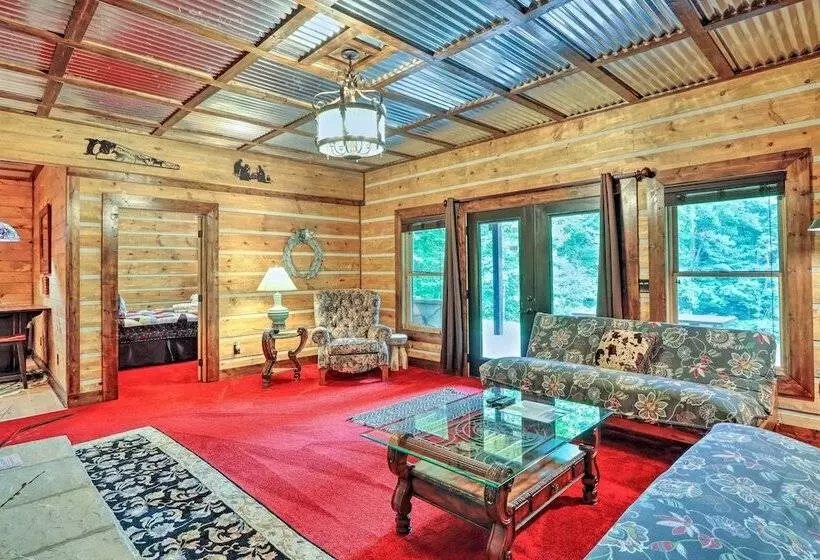Spacious Blue Ridge Cabin W/ Private Hot Tub!