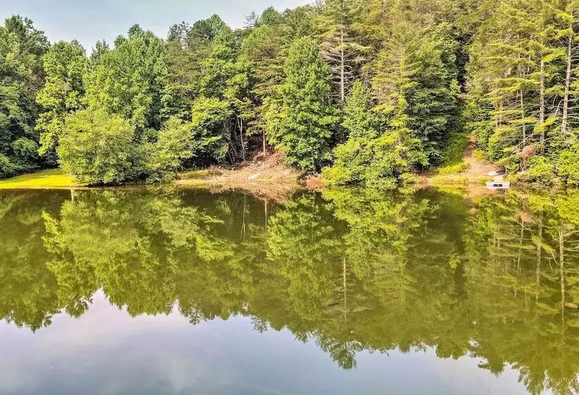 Spacious Blue Ridge Cabin W/ Private Hot Tub!