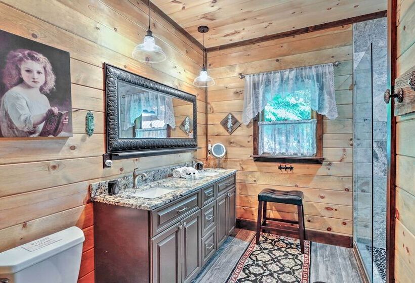 Spacious Blue Ridge Cabin W/ Private Hot Tub!