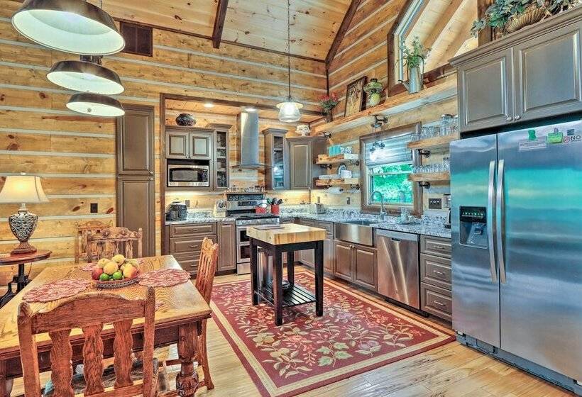 Spacious Blue Ridge Cabin W/ Private Hot Tub!
