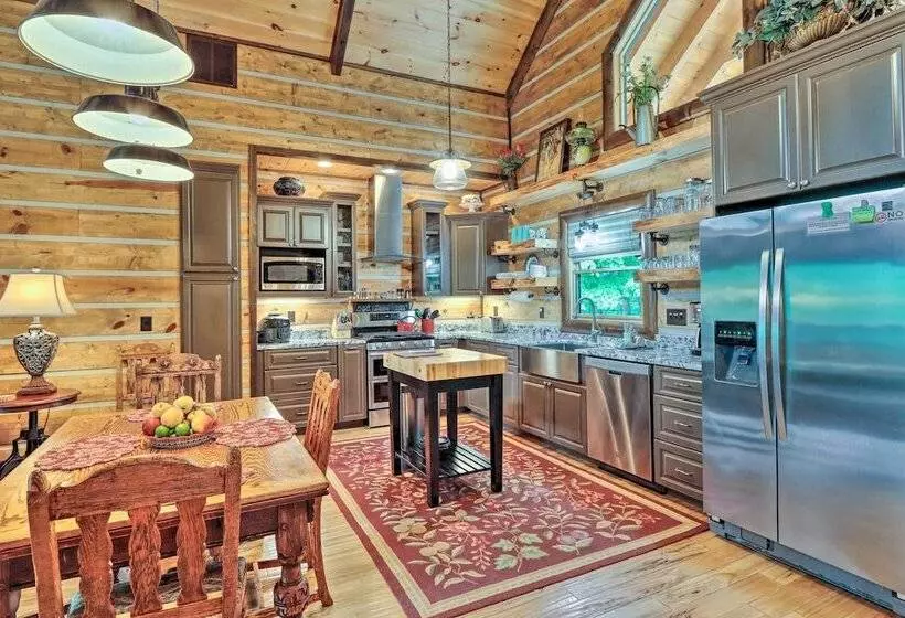 Spacious Blue Ridge Cabin W/ Private Hot Tub!
