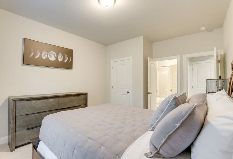 Spacious Conyers Home In Peaceful Setting!