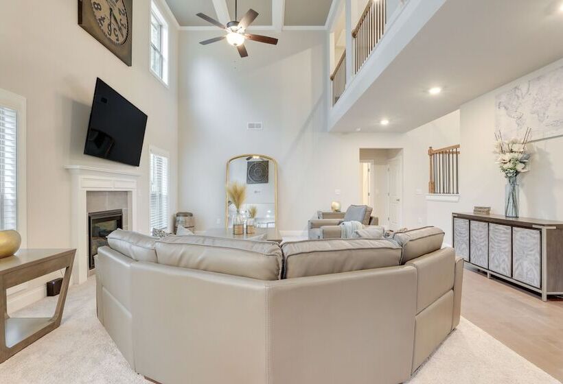 Spacious Conyers Home In Peaceful Setting!