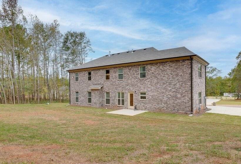 Spacious Conyers Home In Peaceful Setting!
