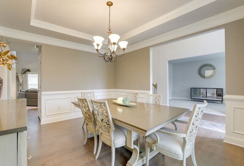 Spacious Conyers Home In Peaceful Setting!