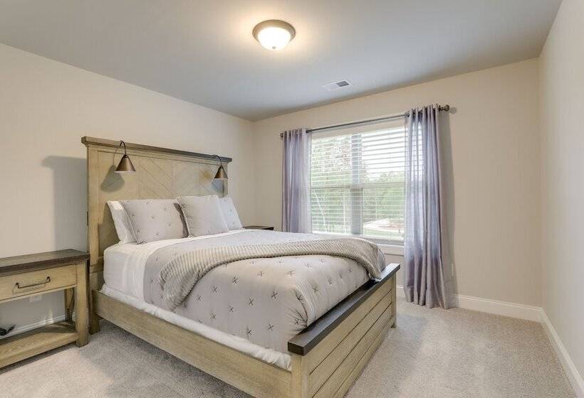 Spacious Conyers Home In Peaceful Setting!