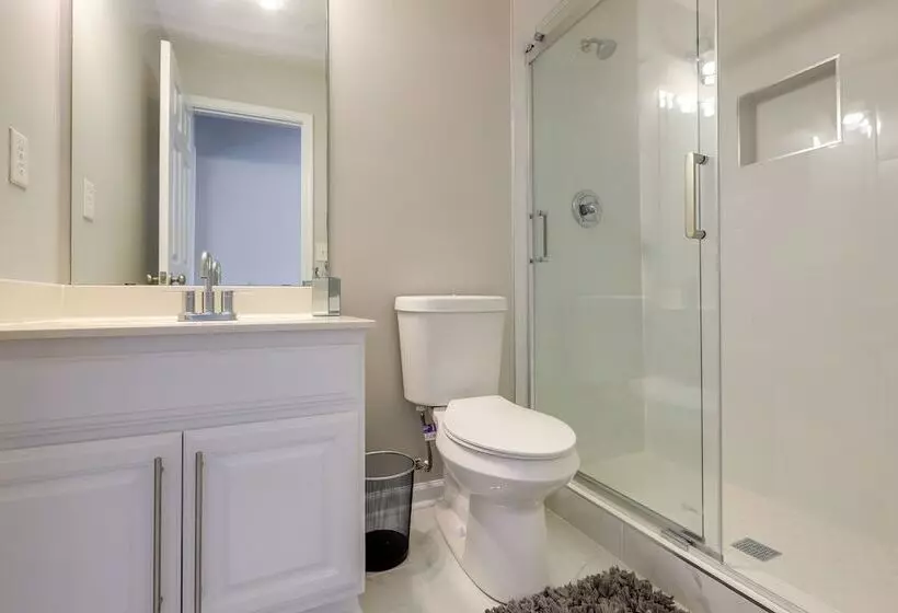 Spacious Georgia Home W/ Deck, Grills & Fireplace!