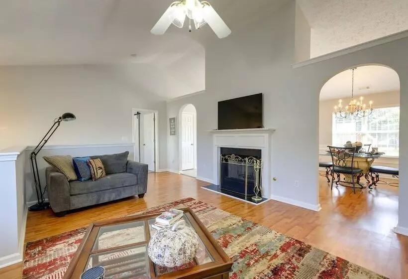 Spacious Georgia Home W/ Deck, Grills & Fireplace!