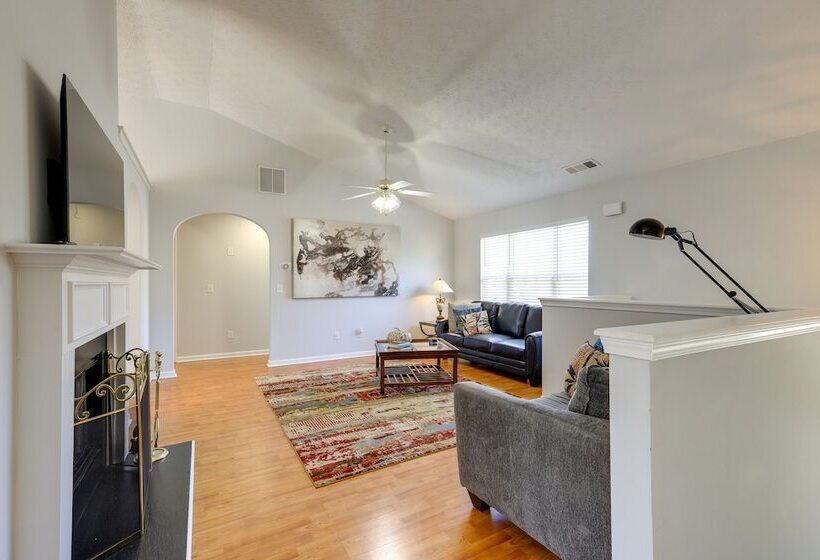 Spacious Georgia Home W/ Deck, Grills & Fireplace!