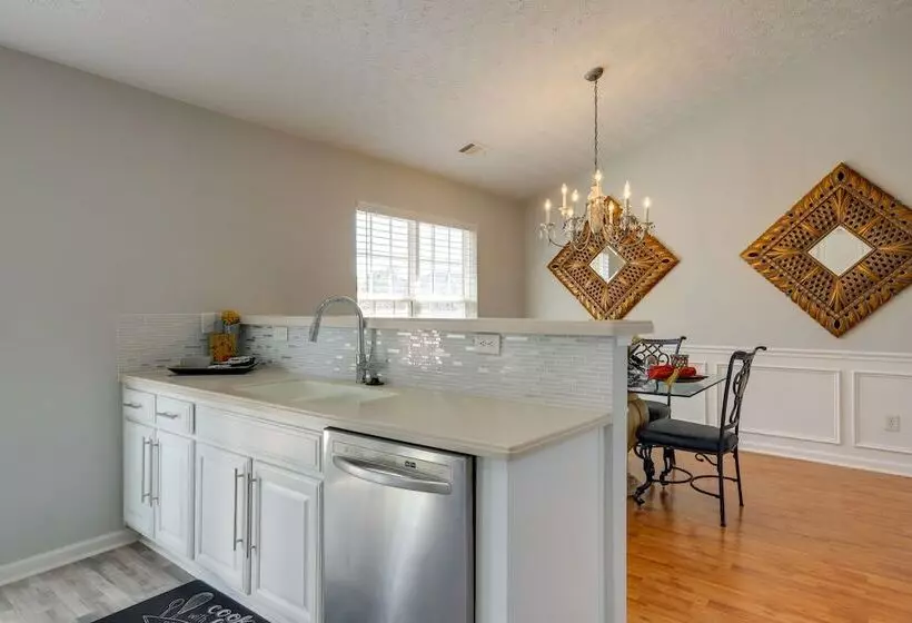 Spacious Georgia Home W/ Deck, Grills & Fireplace!