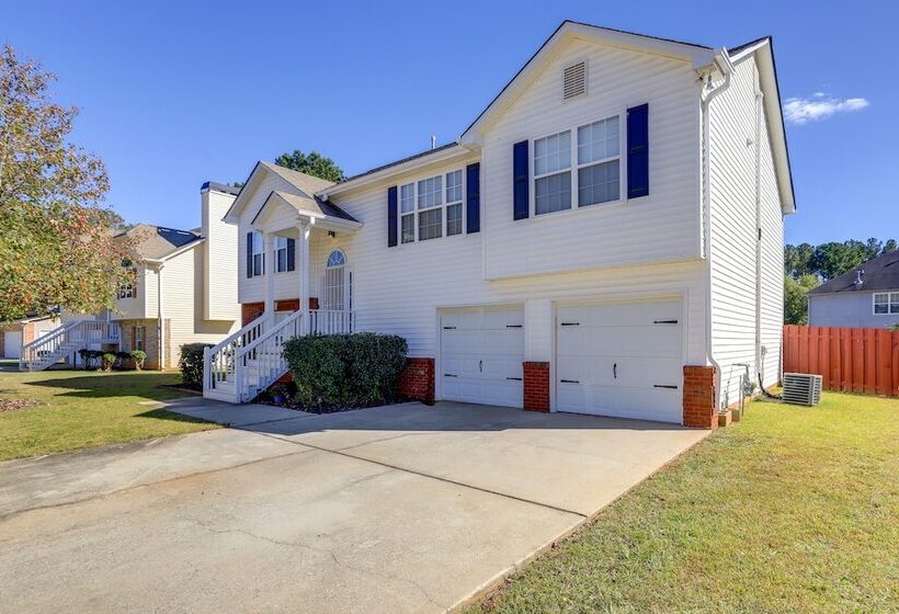 Spacious Georgia Home W/ Deck, Grills & Fireplace!
