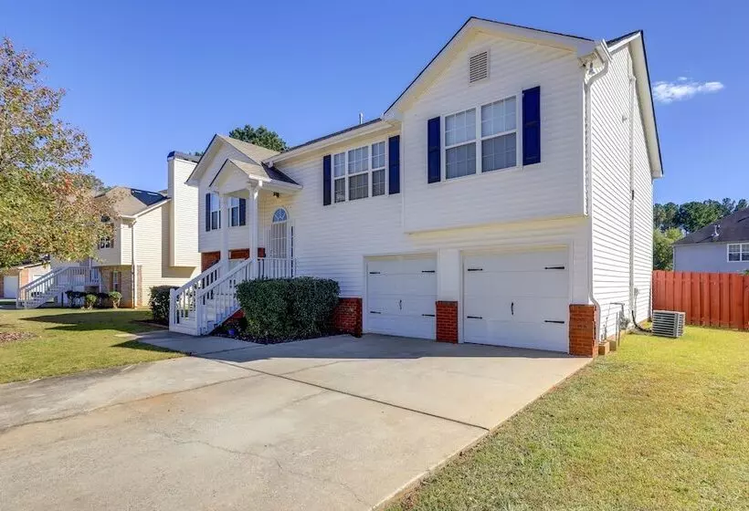 Spacious Georgia Home W/ Deck, Grills & Fireplace!