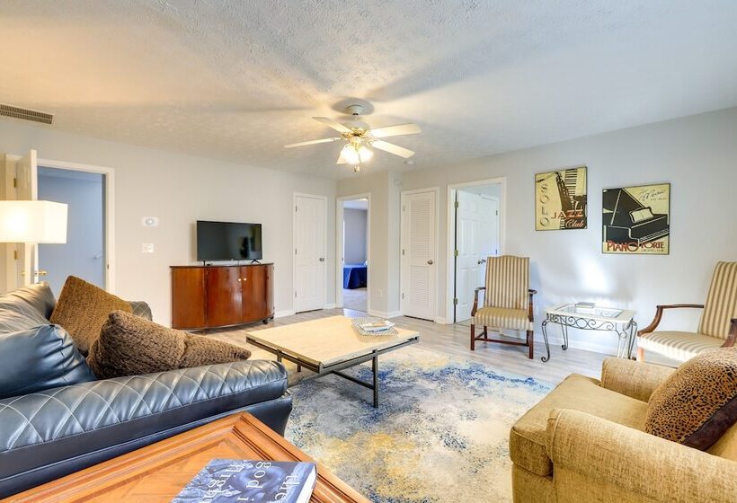 Spacious Georgia Home W/ Deck, Grills & Fireplace!