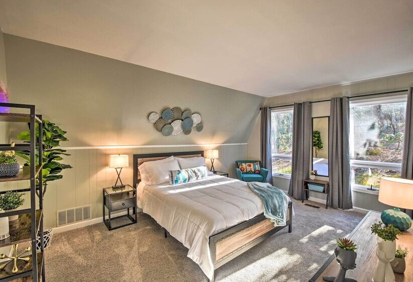 Spacious & Newly Remodeled A Frame W/ 2 Decks