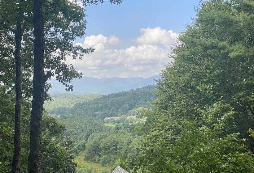 Spacious Sky Valley Home With Resort Perks!