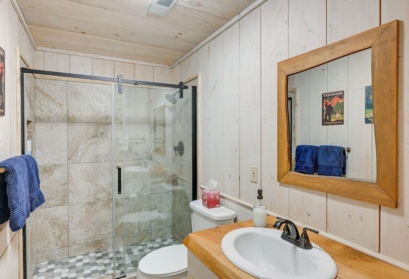 Spacious Sky Valley Home With Resort Perks!