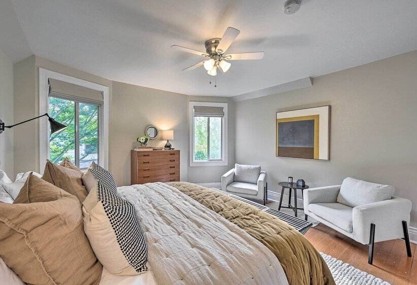 Stunning Queen Anne House W/ Private Patio!