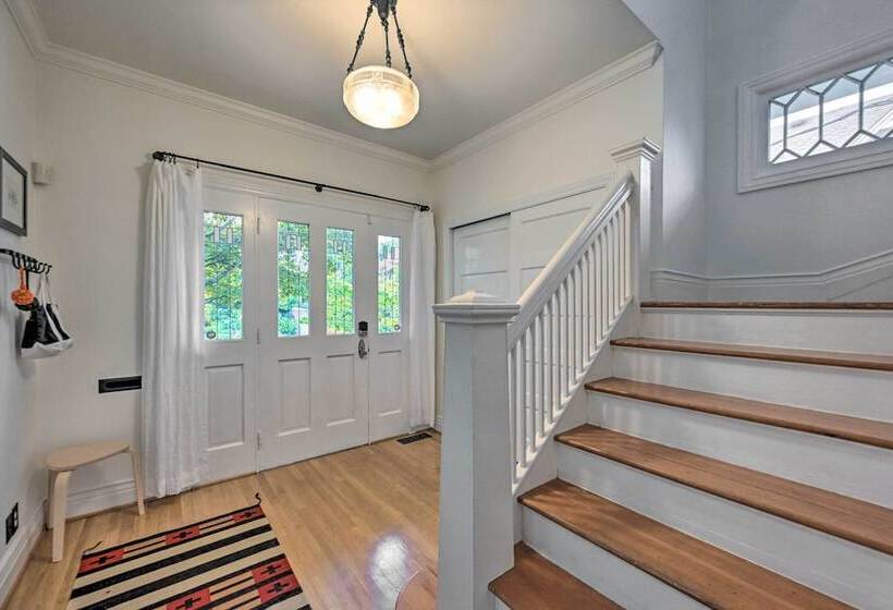 Stunning Queen Anne House W/ Private Patio!