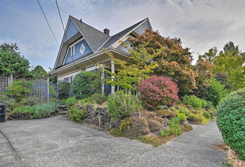 Stunning Queen Anne House W/ Private Patio!