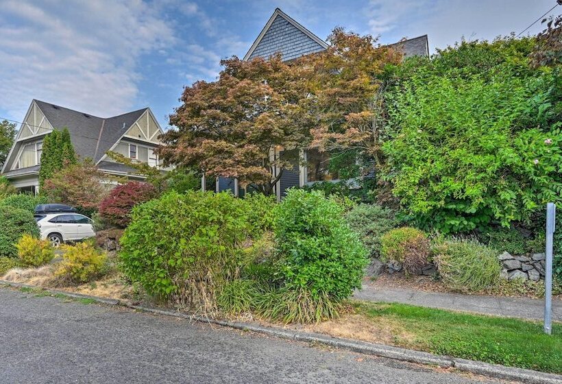 Stunning Queen Anne House W/ Private Patio!