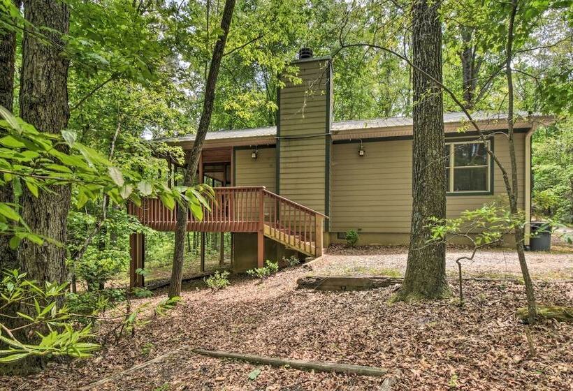 The Honeybee Cabin W/ Private Porch + Hot Tub