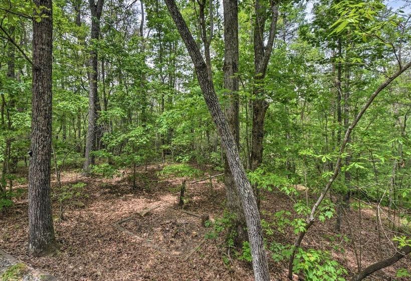 The Honeybee Cabin W/ Private Porch + Hot Tub