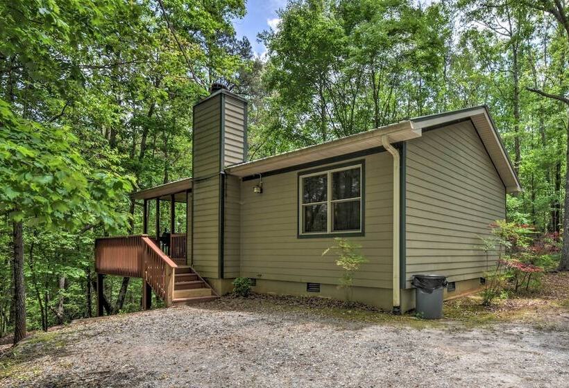 The Honeybee Cabin W/ Private Porch + Hot Tub