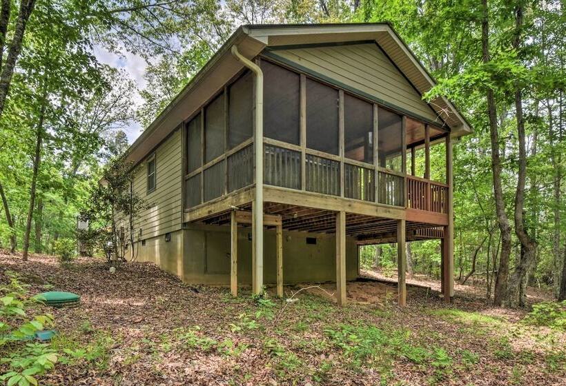 The Honeybee Cabin W/ Private Porch + Hot Tub